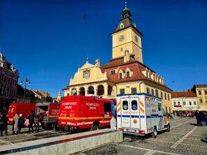 Ziua Protecției Civile, marcată în centrul Brașovului prin expoziție de tehnică și discuții cu oamenii (foto) 29 Brașov | MyTex.ro