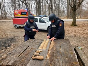 Intervenție pirotehnică în Șugaș Băi: echipajul ISU Covasna a ridicat bombe, grenade și cartușe neexplodate (FOTO) 11 Șugaș | MyTex.ro
