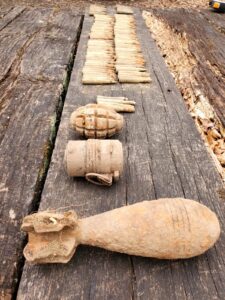 Intervenție pirotehnică în Șugaș Băi: echipajul ISU Covasna a ridicat bombe, grenade și cartușe neexplodate (FOTO) 12 Șugaș | MyTex.ro