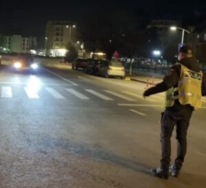 VIDEO. Controale nocturne ale polițiștilor în Făgăraș: șofer prins băut la volan și certificate reținute 5 Controale | MyTex.ro