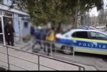 VIDEO. Tineri reținuți după furturi repetate dintr-un hypermarket din Brașov. Prejudiciu de aproximativ 9.000 de lei 14 Persoana | MyTex.ro