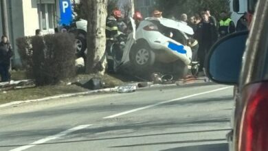 Update. Un tânăr de 18 ani a murit după ce mașina s-a izbit de un copac, în județul Brașov. A fost identificată și o a treia victimă, un copil de 13 ani 7 Accident | MyTex.ro