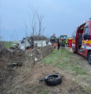 O nouă tragedie în această dimineață! Șofer mort după coliziunea cu un camion (VIDEO) 6 Tragedie | MyTex.ro