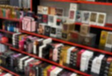 VIDEO. Percheziții într-un dosar vizând comercializarea de parfumuri și cosmetice contrafăcute. Prejudiciu estimat la aproape 2 milioane de lei 7 Tâlhărie | MyTex.ro