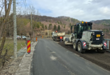 Se toarnă asfalt „la foc automat” pe DN 73. Când vom scăpa de calvarul șantierului între Brașov și Argeș? 6 Autobuzele | MyTex.ro