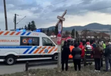 Multiple victime, una decedată, în urma unui accident în care a fost implicat un tren de pe ruta Siculeni – Brașov 10 Bărbat | MyTex.ro