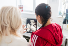 ALARMĂ ÎN BRAȘOV: Județul a ajuns pe locul 2 în topul național al mamelor adolescente. „Copii cu copii” într-un sistem care eșuează să îi protejeze 5 | MyTex.ro