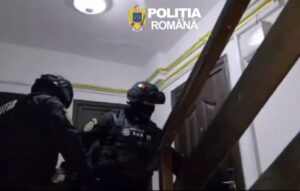 VIDEO. Percheziții și rețineri la Brașov într-un dosar de înșelăciuni prin metoda „Accidentul” 5 Percheziții | MyTex.ro
