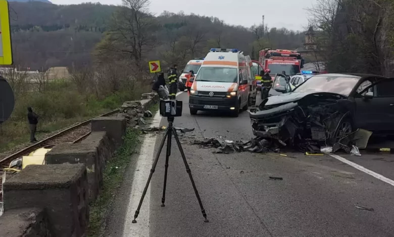 tânără | MyTex.ro