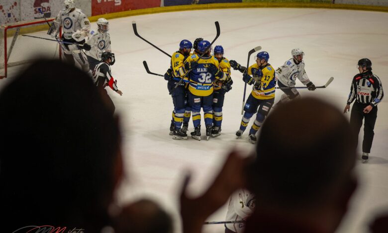 Corona e în finala Erste Liga. „Thriller” în meciul 7 al semifinalei cu Budapest Akademia. Atmosferă fantastică la Patinoarul Olimpic 3 Corona