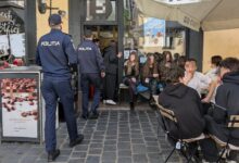 Polițiștii au găsit elevi chiulangii în mall și cafenele din Brașov 5 Brașov | MyTex.ro