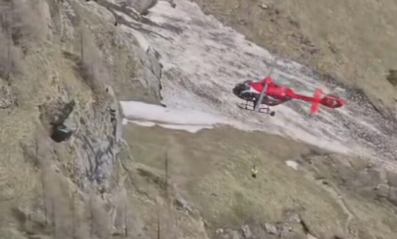 Turist bulgar, salvat cu elicopterul POA Brașov după ce a căzut într-o prăpastie pe Valea Caraimanului (VIDEO) 3 Turist | MyTex.ro