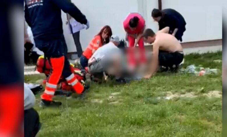 Tragedie într-o școală din Bacău: un elev de 15 ani a murit după ce s-ar fi înecat cu propria vomă 3 Tragedie | MyTex.ro
