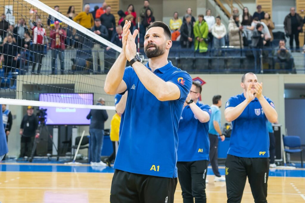 Laurenţiu Lică, primele declaraţii după revenirea la Brașov. „Am considerat că trebuie să mă întorc unde sunt iubit şi apreciat”. Informaţii despre lot. Ce se întâmplă cu Alejandro Gonzalez 10 Laurenţiu Lică | MyTex.ro
