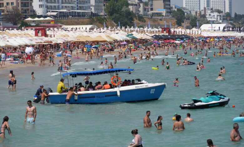 MINIVACANȚĂ PE DATORIE? Românii fac rate la bancă pentru weekendul de Rusalii. Unde fentezi prețurile: la munte, la mare sau la băi? 5 Minivacanţă | MyTex.ro