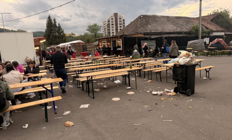 Scuzele organizatorilor vs. Revolta brașovenilor după dezastrul de la Lacul Noua. „Unde au fost Poliția Locală, DSP-ul și OPC-ul?” 3 Braşov | MyTex.ro