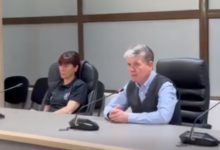 „CAMPIOANELE SUNT ACASĂ!”: Primarul George Scripcaru a premiat „generația de aur” a handbalului brașovean 3 | MyTex.ro