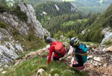 BRAȘOV. Misiune contracronometru în Piatra Craiului: doi turiști, recuperați de Salvamont Zărnești înainte de furtună și descărcări electrice 3 | MyTex.ro