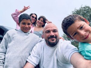 Antreprenorul brașovean Silviu Tănase a mers cu daruri de 1 Iunie la copii vulnerabili: „Nici măcar nu știau că este ziua lor” 19 Silviu Tănase | MyTex.ro