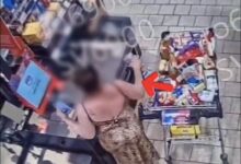 BRAȘOV. A plătit doar bureții de vase și a încercat să plece cu un cărucior plin de cumpărături de aproape 3.000 de lei (VIDEO) 5 Doi soţi | MyTex.ro