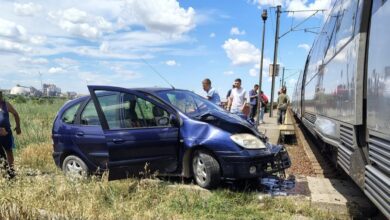 Mașină lovită de un tren de pe ruta București - Constanța 5 | MyTex.ro