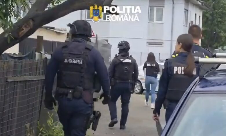 VIDEO. Descinderi în 3 județe după un scandal violent: 25 de percheziții și mai multe persoane duse la audieri 3 Descinderi | MyTex.ro