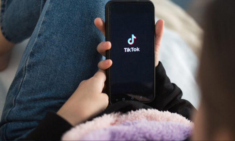 Are copilul tău „Rizz” sau e doar „Cringe”? Codul secret din „Romgleză” care a blocat părinții din Brașov și trimite lingviștii la dicționar 3 Romgleză | MyTex.ro