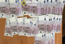 Prinși în FLAGRANT cu aproape 500.000 de euro falși. Doi bărbați, reținuți 9 | MyTex.ro