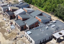 Se dă alarma în Tractorul! Șantierul noii creșe de pe Socec, în întârziere: Ce termen au primit constructorii de la primar 5 Primăria Brașov și locurile de joacă | MyTex.ro