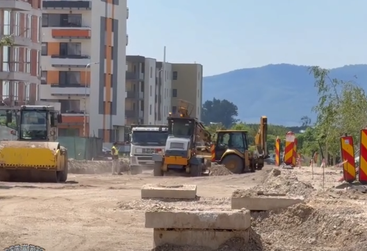 SFÂRȘITUL „ULIȚELOR” DIN TRACTORUL NOU! A început asfaltarea Străzii I.C. Brătianu, sub amenințarea blocării intabulărilor pentru dezvoltatori 3 Tractorul | MyTex.ro