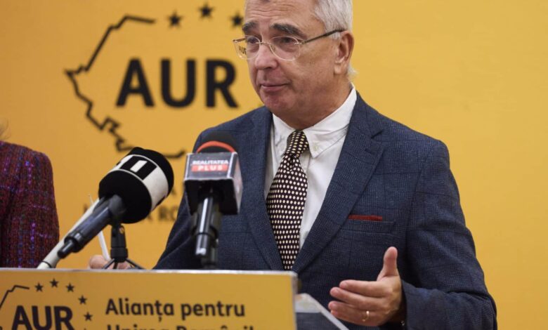 Atac cu talpa de la vârful AUR împotriva premierului desemnat Adrian Veştea: „Care-i patriotismul la el? Tranzacțiile imobiliare dubioase, lipsa de control a limbajului?” 3 AUR | MyTex.ro