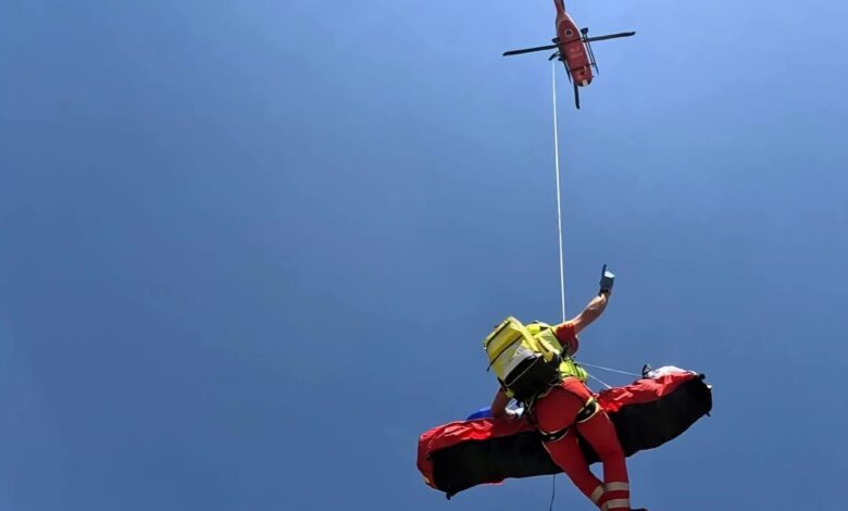 Intervenție Salvamont în Jepii Mici: Două persoane cu probleme medicale vor fi evacuate cu ajutorul elicopterului 3 Salvamont | MyTex.ro