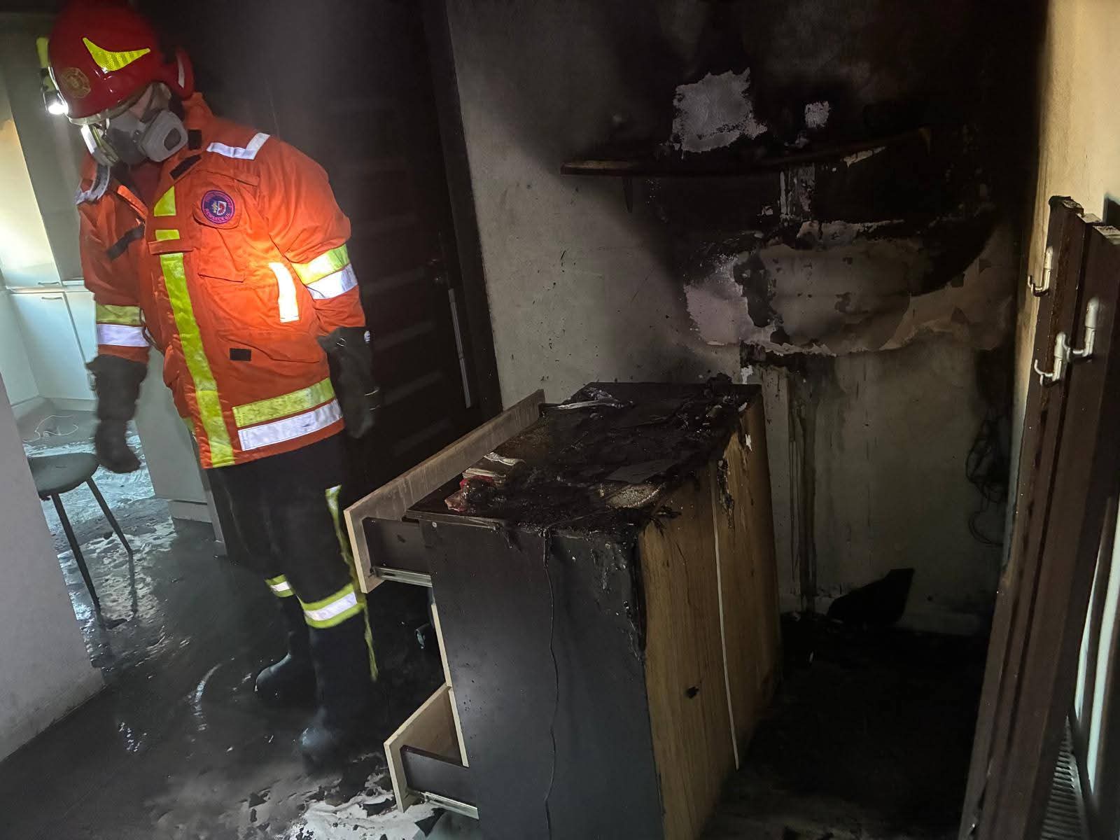 Incendiu în garsonieră: candelă nesupravegheată, dezastru evitat