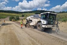 BRAȘOV. Lucrările de modernizare pe DJ 104D au ajuns la 50%. Tronsonul dintre Șoarș și Bărcut ar putea fi finalizat înainte de termen (foto) 5 Aeroportul Brașov | MyTex.ro