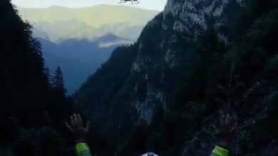 Update. Misiune contracronometru în Bucegi: Trei turiști salvați din Jepii Mici cu elicopterul POA Brașov (VIDEO) 5 accident | MyTex.ro