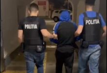 Brașov. Bărbat din Săcele, reținut după ce a bătut un tânăr cu pumnii și cu un obiect contondent (video) 4 | MyTex.ro