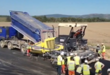 Veste uriașă pentru infrastructura din regiune: A început asfaltarea pe Autostrada Sibiu – Făgăraș (A13)! Stadiul lucrărilor pe cele 4 tronsoane 5 Braşov | MyTex.ro