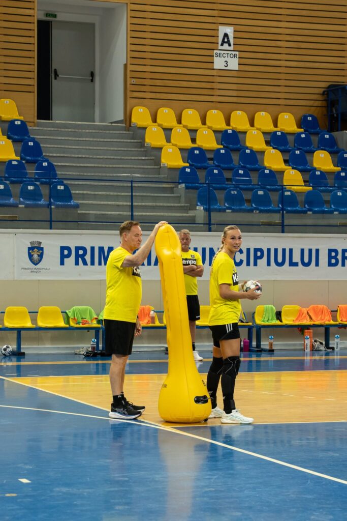 Corona Brașov, întâlnire cu fanii. Antrenament deschis la Sala Sporturilor 9 Corona Brașov | MyTex.ro
