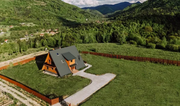 Merită o investiție de 635.000 de euro într-o cabană la Râșnov? Cum se calculează, de fapt, randamentul și succesul unui retreat montan de lux în județul Brașov 3 Braşov | MyTex.ro
