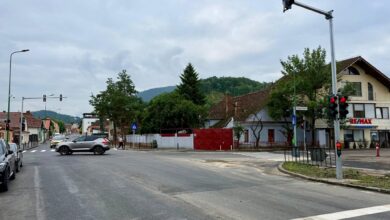 Revoluție în traficul din Braşov: Se schimbă regulile în intersecția Avram Iancu - Bisericii Române! Dispar parcările, apar benzi noi și semafoare moderne 7 NASA | MyTex.ro