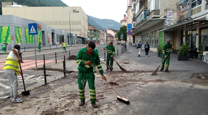 Brașovul, măturat de o ploaie torențială. Echipele de intervenție au acționat toată noaptea pentru înlăturarea efectelor potopului 5 brasov | MyTex.ro