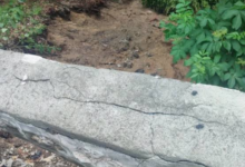 Zid de sprijin surpat și asfalt lăsat pe drumul spre Poiana Brașov, după potopul de joi seara. Se circulă alternativ! 8 | MyTex.ro