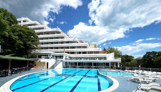 „Ne bagă mâna în pahare și vin gândaci de 3 cm!” Reacții aprinse după ce o româncă a plătit 700 de euro pentru un all-inclusive eșuat în Bulgaria / „Plătești puțin, primești puțin” 7 Bulgaria | MyTex.ro