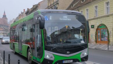 Pățania unor turiști irlandezi în Brașov: Au plătit 400 de lei amendă în autobuzul 4 și au crezut că au fost escrocați. Ce s-a întâmplat de fapt? 7 Apelurile | MyTex.ro