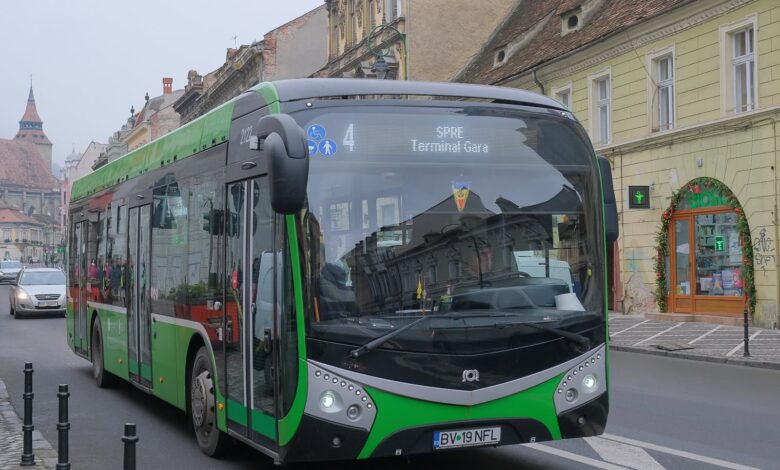 Pățania unor turiști irlandezi în Brașov: Au plătit 400 de lei amendă în autobuzul 4 și au crezut că au fost escrocați. Ce s-a întâmplat de fapt? 3 brașov | MyTex.ro