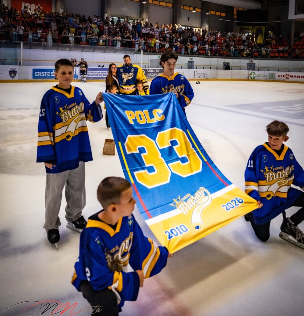 Seara în care Patrik Polc a devenit nemuritor. Adio emonţionant, în faţa unui patinoar plin 18 Seara în care Patrik Polc a devenit nemuritor | MyTex.ro