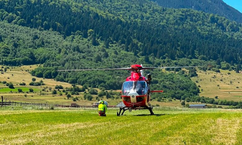 Două intervenții Salvamont Zărnești în Piatra Craiului. Un turist în stare de epuizare severă și un adolescent, salvați cu elicopterul 3 Zărnești | MyTex.ro