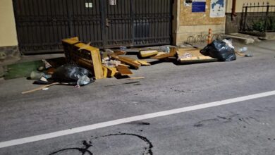 BRAȘOV. Deșeuri abandonate chiar în fața Primăriei Dumbrăvița. Autoritățile anunță sesizarea Poliției 21 Retroparada Verii | MyTex.ro