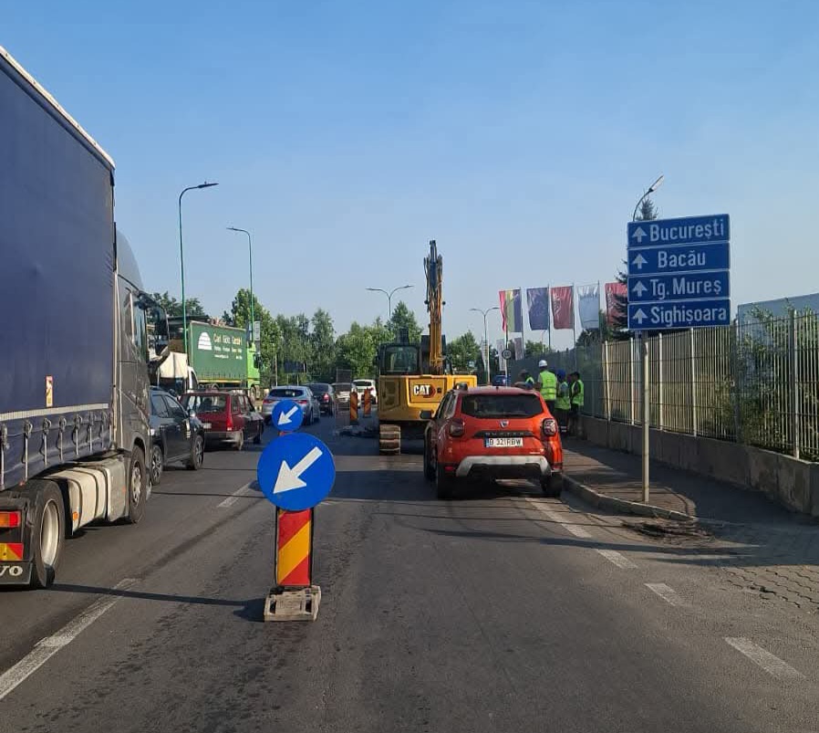 Trafic blocat pe o bandă pe Calea Feldioarei: șoferii, în colaps