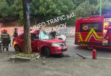 BRAȘOV. Un șofer beat a intrat cu mașina într-un copac, pe str. Carpaților 3 | MyTex.ro